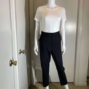 Vince slim pants in black. Size 6